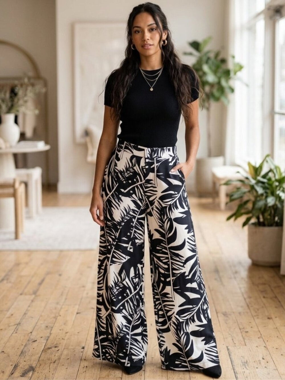 NWOT Womenʻs Large Black and White Leaf Hawaiian Print Wide Leg Palazzo Pants